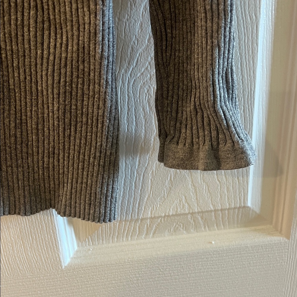 Cyrus Gray Ribbed Cold-Shoulder V-Neck Sweater - Picture 3 of 5